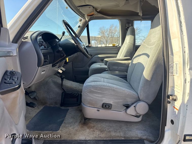 image for item EU4098 1995 Ford F250 Ext. Cab flatbed pickup truck