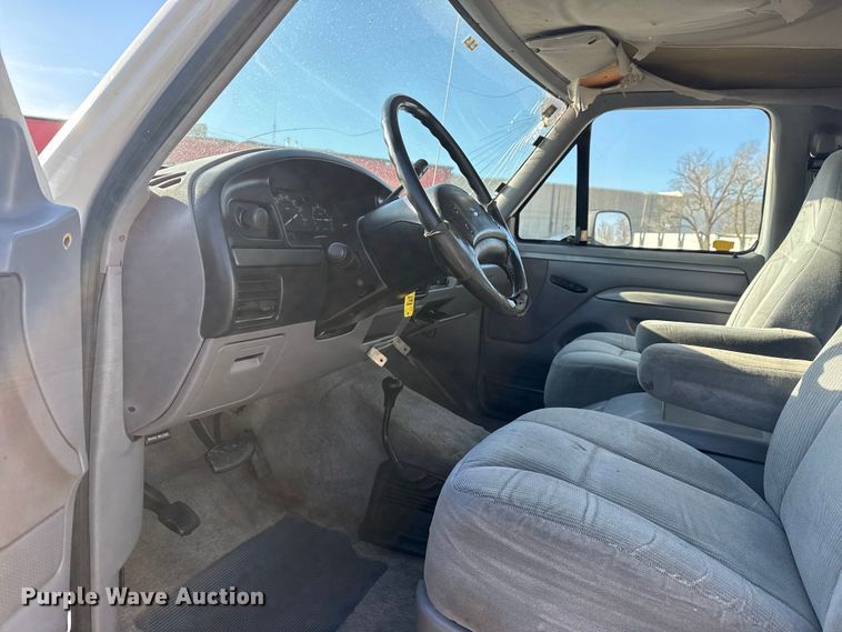 image for item EU4098 1995 Ford F250 Ext. Cab flatbed pickup truck