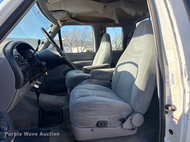 image for item EU4098 1995 Ford F250 Ext. Cab flatbed pickup truck