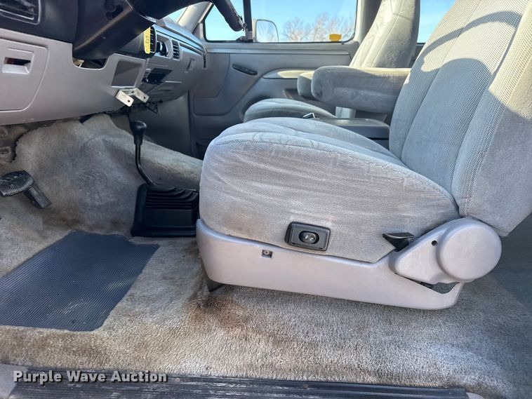 image for item EU4098 1995 Ford F250 Ext. Cab flatbed pickup truck