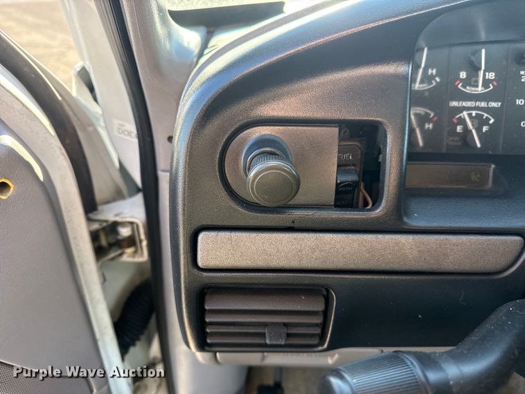 image for item EU4098 1995 Ford F250 Ext. Cab flatbed pickup truck