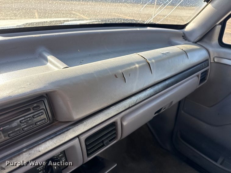 image for item EU4098 1995 Ford F250 Ext. Cab flatbed pickup truck