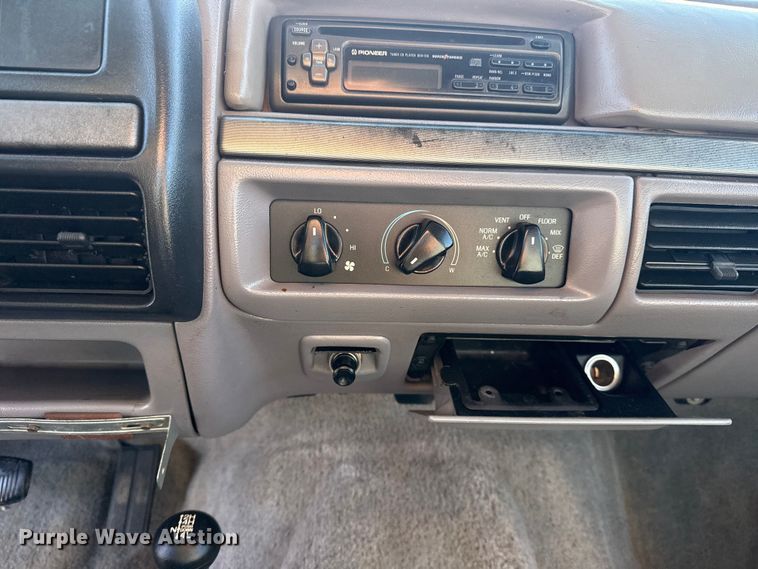 image for item EU4098 1995 Ford F250 Ext. Cab flatbed pickup truck