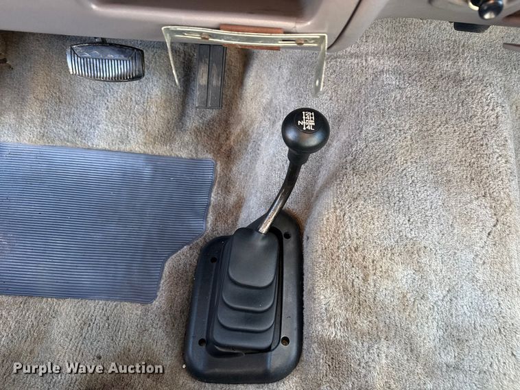 image for item EU4098 1995 Ford F250 Ext. Cab flatbed pickup truck