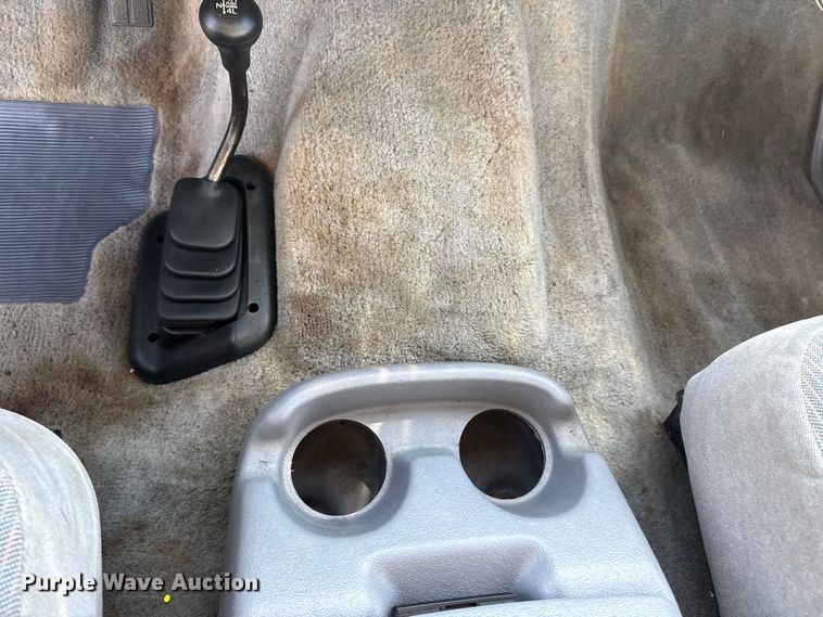 image for item EU4098 1995 Ford F250 Ext. Cab flatbed pickup truck