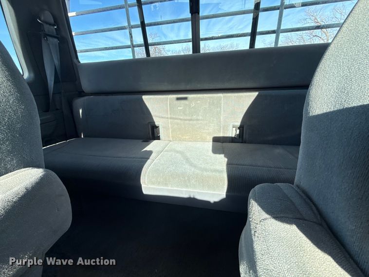 image for item EU4098 1995 Ford F250 Ext. Cab flatbed pickup truck