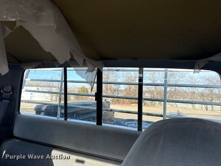 image for item EU4098 1995 Ford F250 Ext. Cab flatbed pickup truck