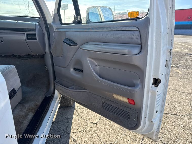 image for item EU4098 1995 Ford F250 Ext. Cab flatbed pickup truck