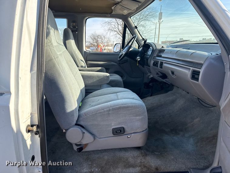 image for item EU4098 1995 Ford F250 Ext. Cab flatbed pickup truck