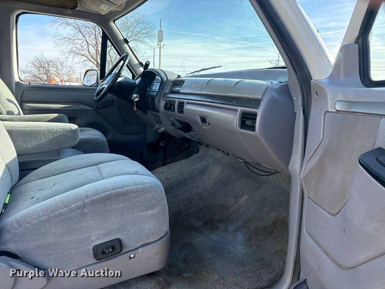 image for item EU4098 1995 Ford F250 Ext. Cab flatbed pickup truck