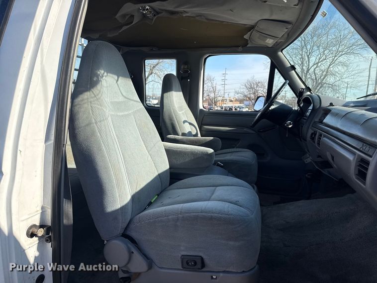 image for item EU4098 1995 Ford F250 Ext. Cab flatbed pickup truck