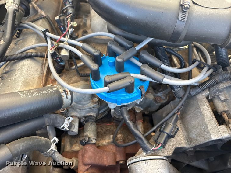 image for item EU4098 1995 Ford F250 Ext. Cab flatbed pickup truck