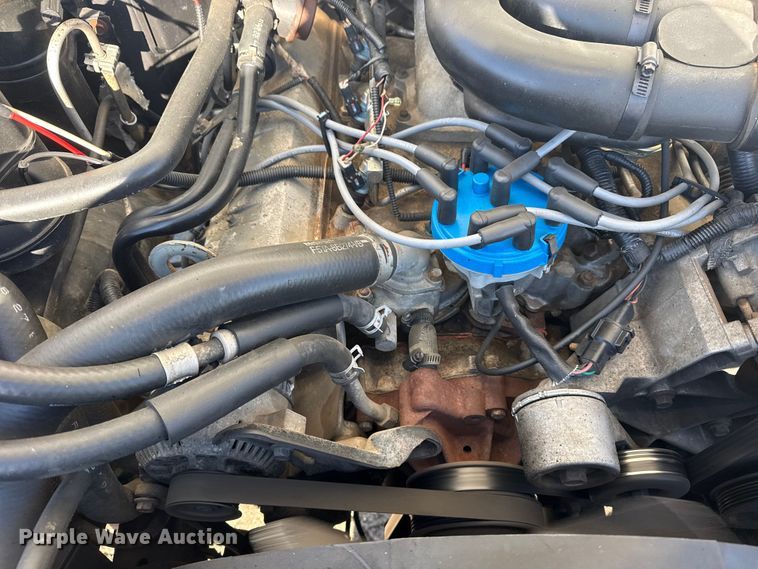 image for item EU4098 1995 Ford F250 Ext. Cab flatbed pickup truck