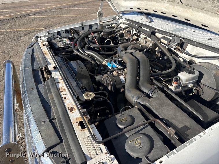 image for item EU4098 1995 Ford F250 Ext. Cab flatbed pickup truck