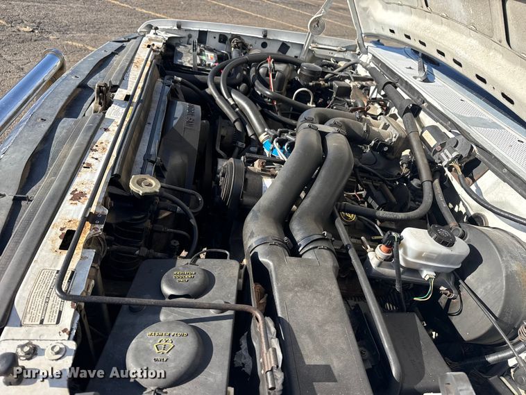 image for item EU4098 1995 Ford F250 Ext. Cab flatbed pickup truck