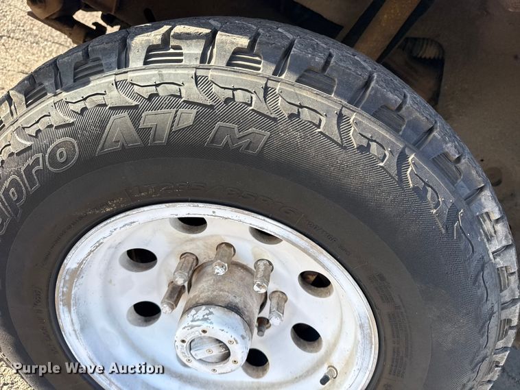 image for item EU4098 1995 Ford F250 Ext. Cab flatbed pickup truck