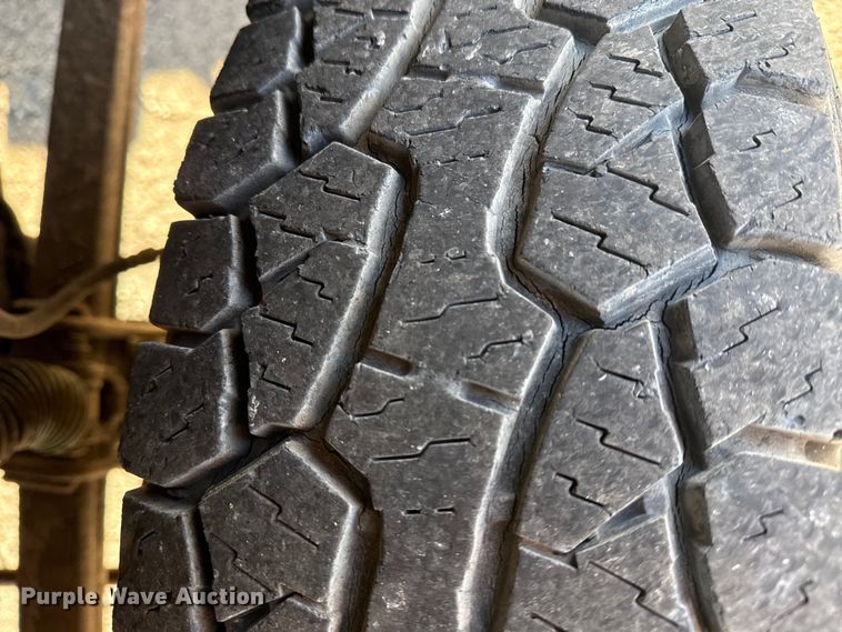 image for item EU4098 1995 Ford F250 Ext. Cab flatbed pickup truck