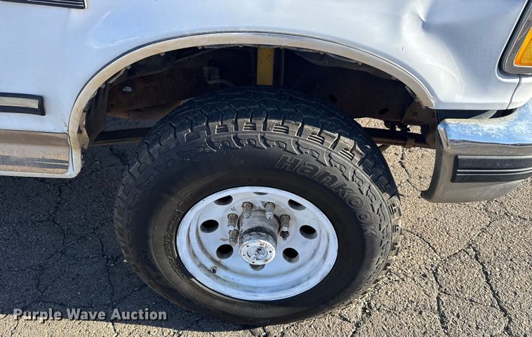 image for item EU4098 1995 Ford F250 Ext. Cab flatbed pickup truck