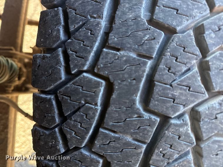 image for item EU4098 1995 Ford F250 Ext. Cab flatbed pickup truck