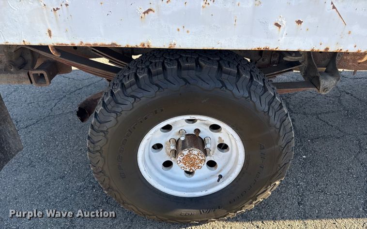 image for item EU4098 1995 Ford F250 Ext. Cab flatbed pickup truck