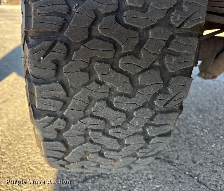 image for item EU4098 1995 Ford F250 Ext. Cab flatbed pickup truck