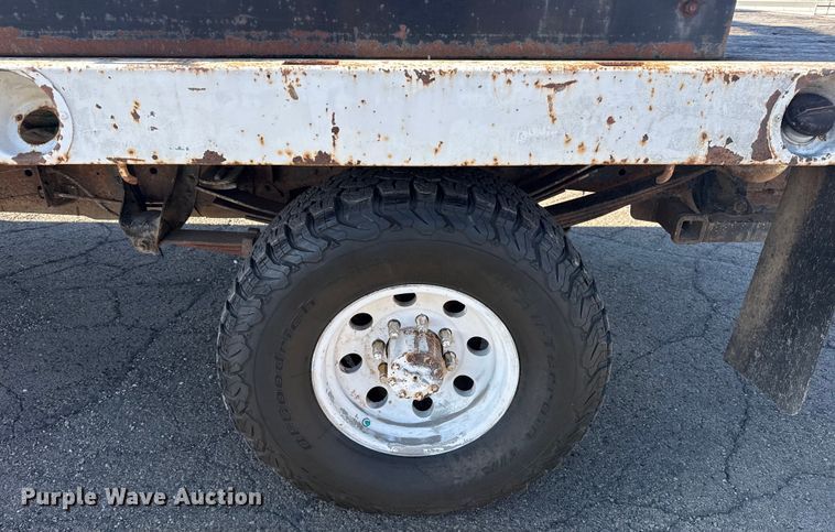 image for item EU4098 1995 Ford F250 Ext. Cab flatbed pickup truck