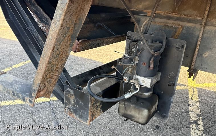 image for item EU4102 2007 Ford F650 Super Duty box truck