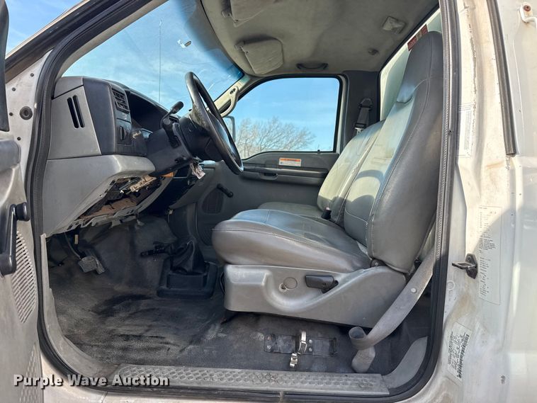image for item EU4102 2007 Ford F650 Super Duty box truck