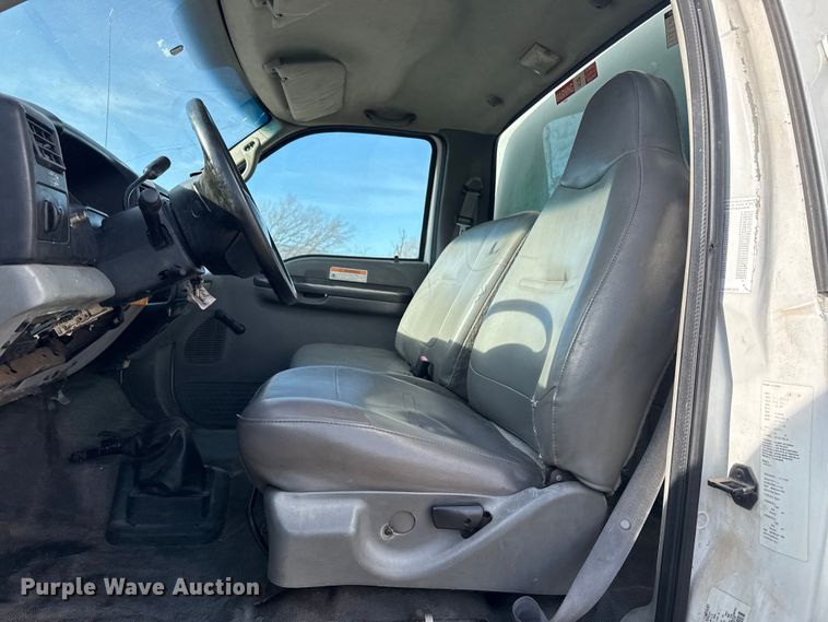 image for item EU4102 2007 Ford F650 Super Duty box truck