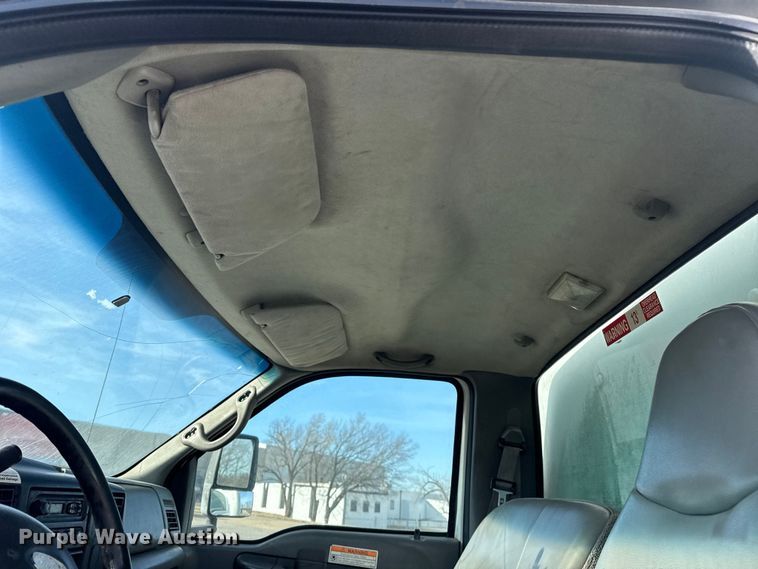 image for item EU4102 2007 Ford F650 Super Duty box truck