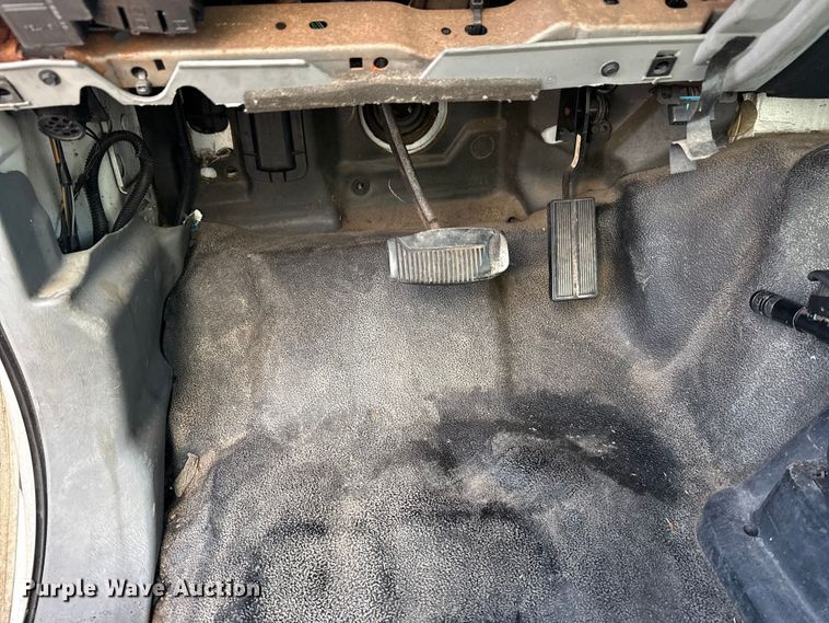 image for item EU4102 2007 Ford F650 Super Duty box truck