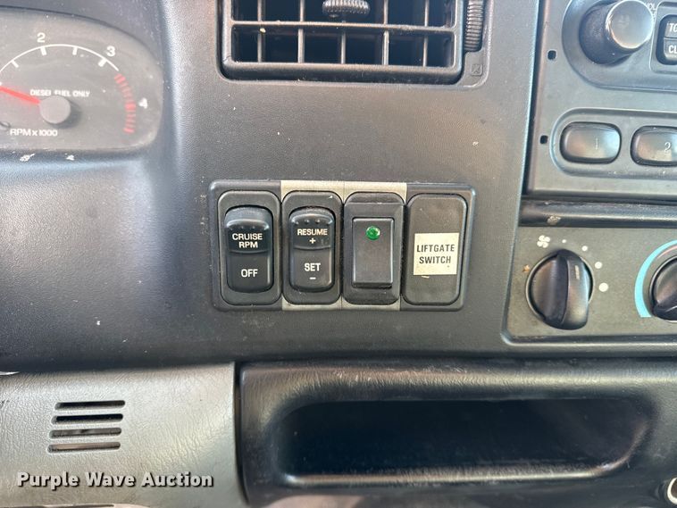 image for item EU4102 2007 Ford F650 Super Duty box truck