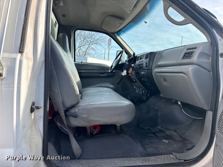 image for item EU4102 2007 Ford F650 Super Duty box truck