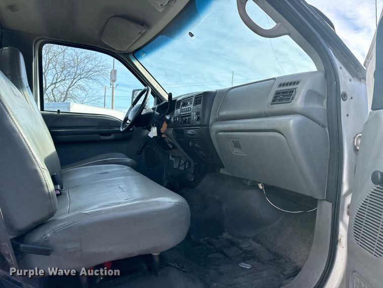 image for item EU4102 2007 Ford F650 Super Duty box truck