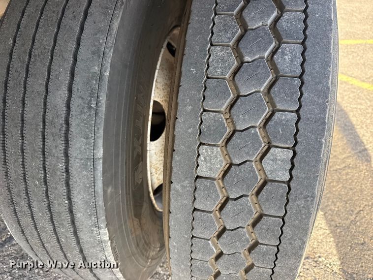 image for item EU4102 2007 Ford F650 Super Duty box truck