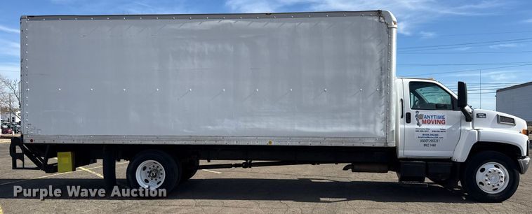 image for item EU4105 2007 GMC C7500 box truck
