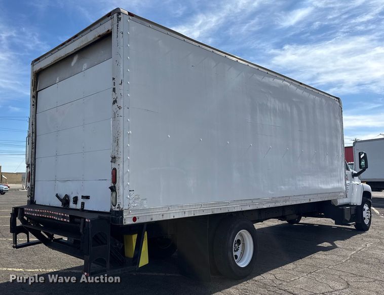 image for item EU4105 2007 GMC C7500 box truck
