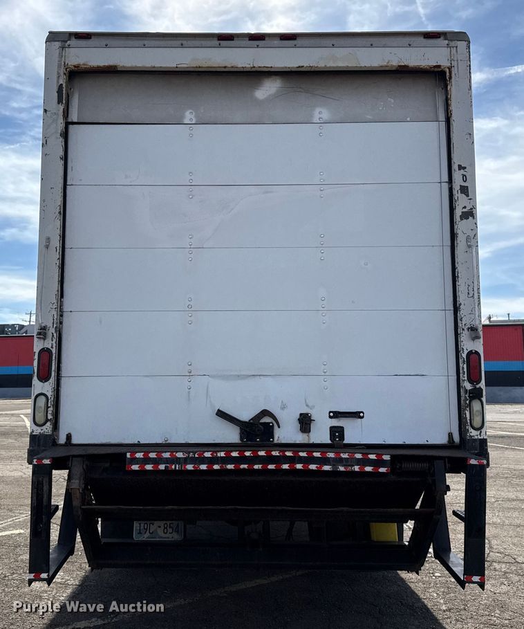 image for item EU4105 2007 GMC C7500 box truck