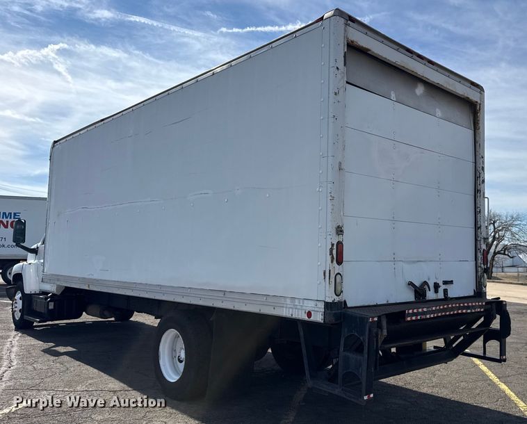 image for item EU4105 2007 GMC C7500 box truck
