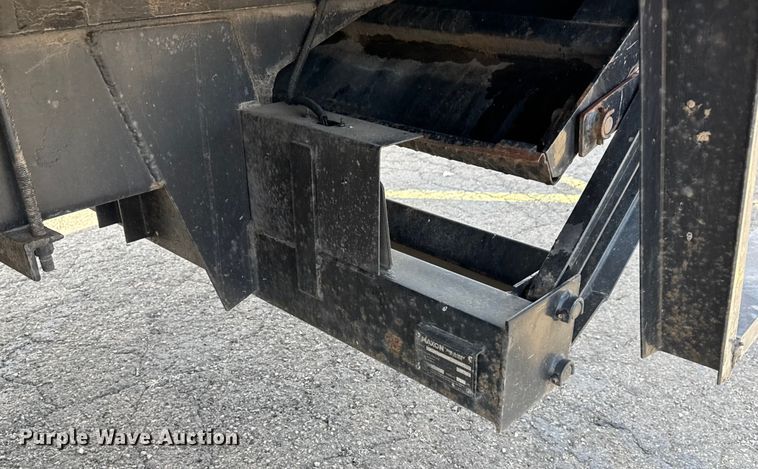 image for item EU4105 2007 GMC C7500 box truck