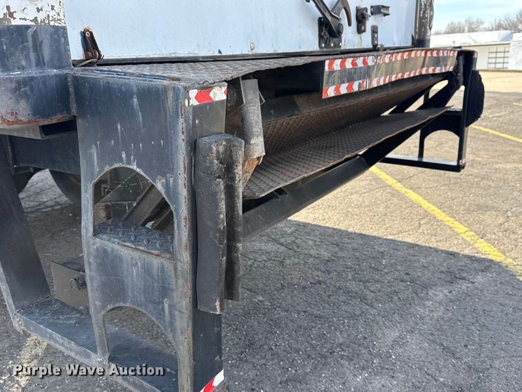 image for item EU4105 2007 GMC C7500 box truck