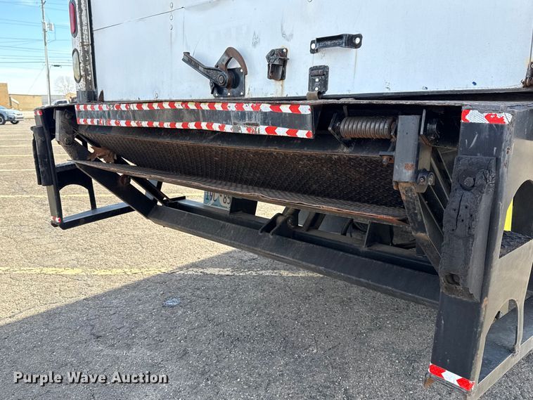 image for item EU4105 2007 GMC C7500 box truck