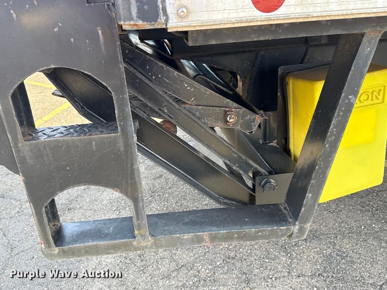 image for item EU4105 2007 GMC C7500 box truck