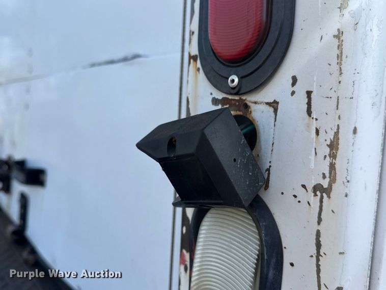 image for item EU4105 2007 GMC C7500 box truck