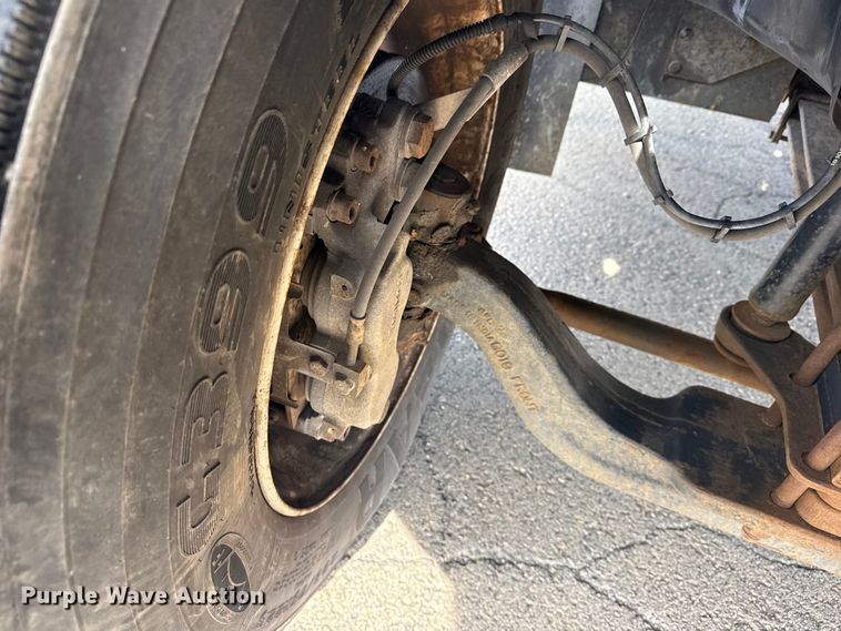 image for item EU4105 2007 GMC C7500 box truck