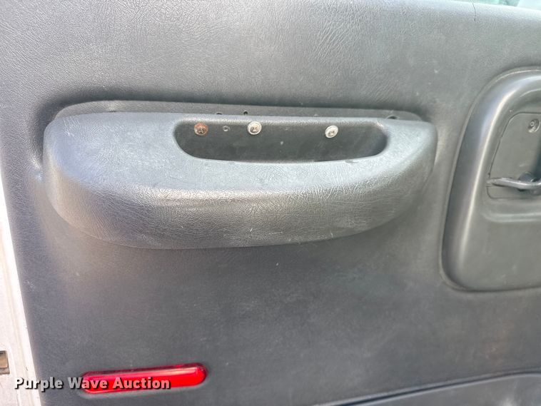 image for item EU4105 2007 GMC C7500 box truck