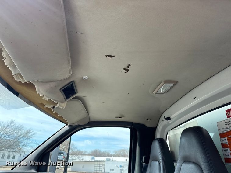 image for item EU4105 2007 GMC C7500 box truck