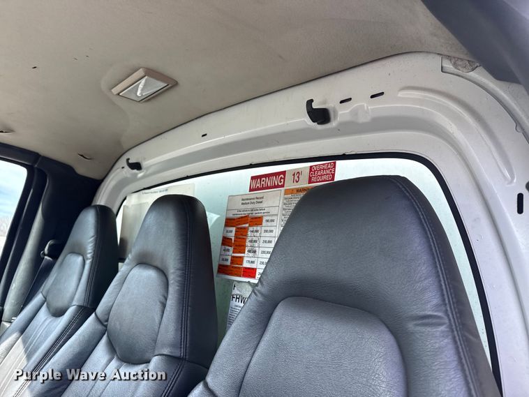 image for item EU4105 2007 GMC C7500 box truck