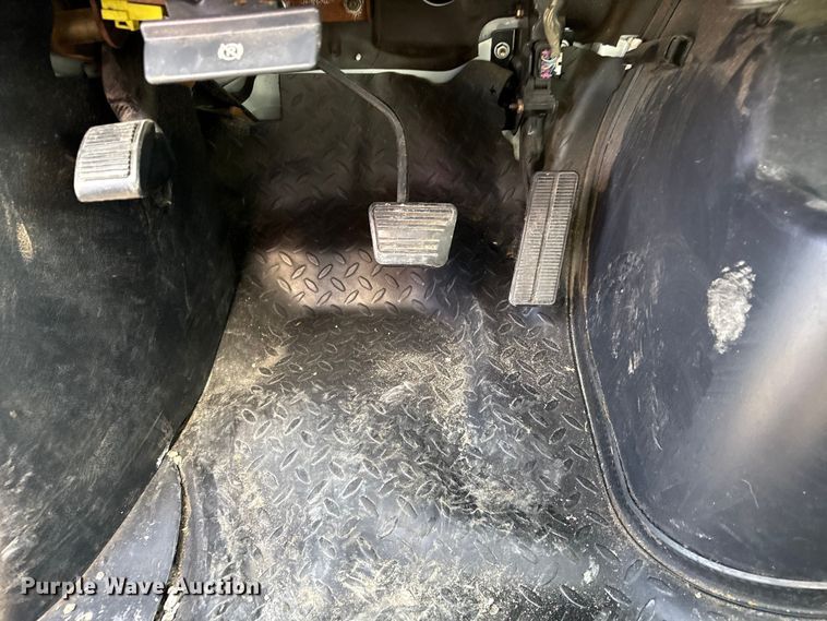 image for item EU4105 2007 GMC C7500 box truck