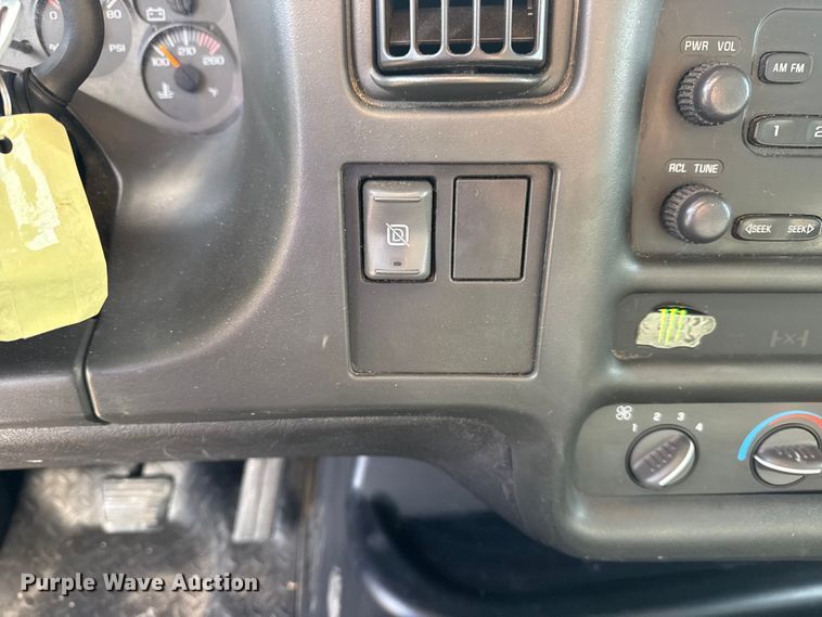 image for item EU4105 2007 GMC C7500 box truck